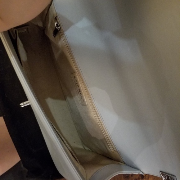 ❗SOLD❗Chanel New Medium Patent Leather Boy Bag - Picture 7 of 8